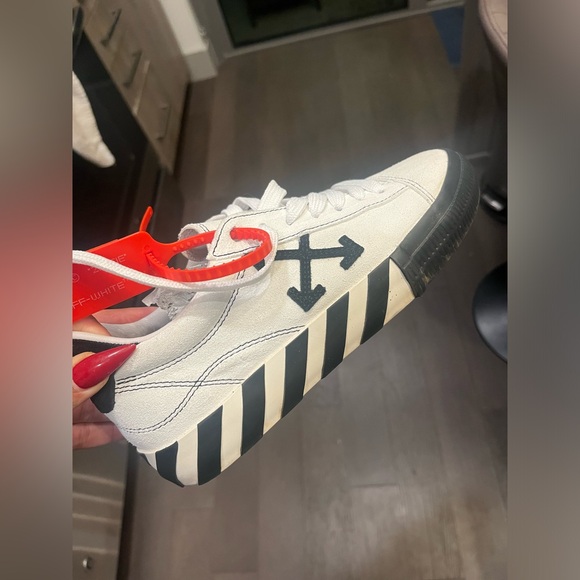 Off-White White and Black  Women's Shoes - Picture 1 of 8